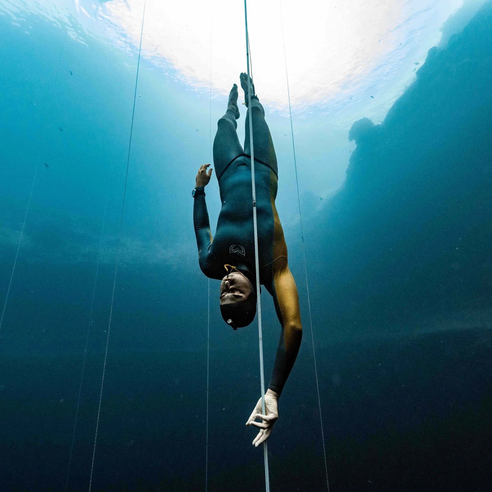 An athlete doing a Free Immersion dive while wearing a Molchanovs men's freediving wetsuit.