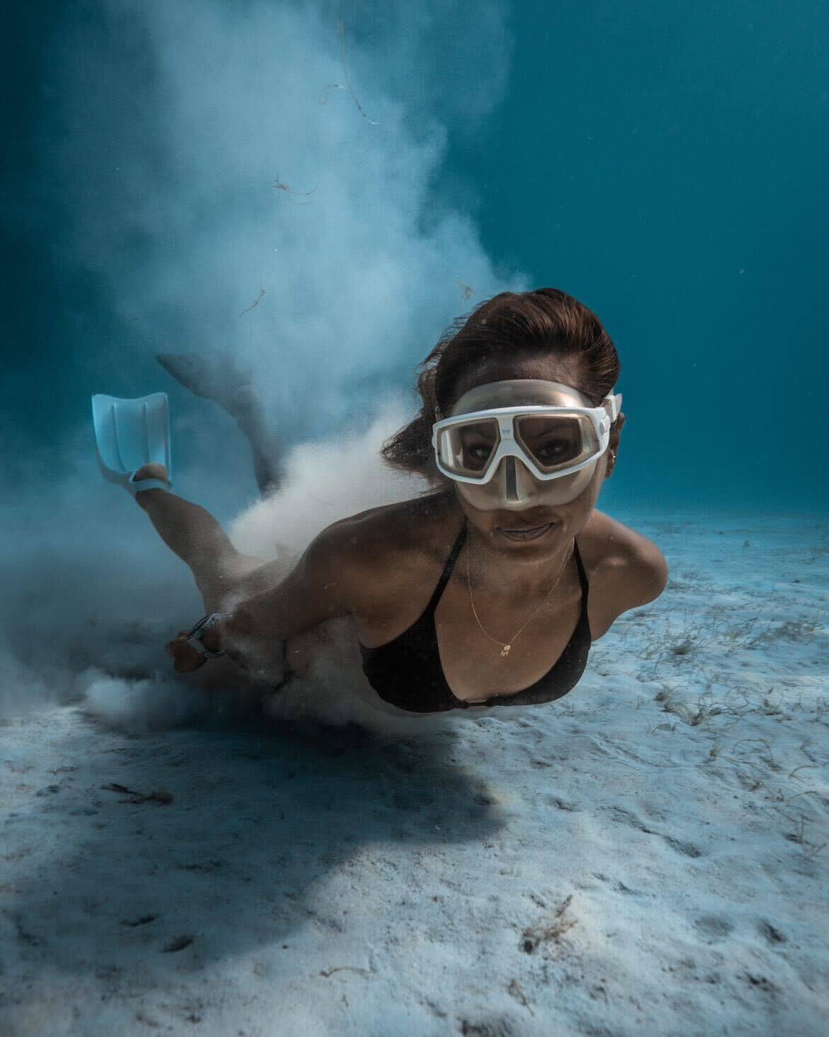CORE freediving mask with elegant design for underwater photos, image by @wowwlog.